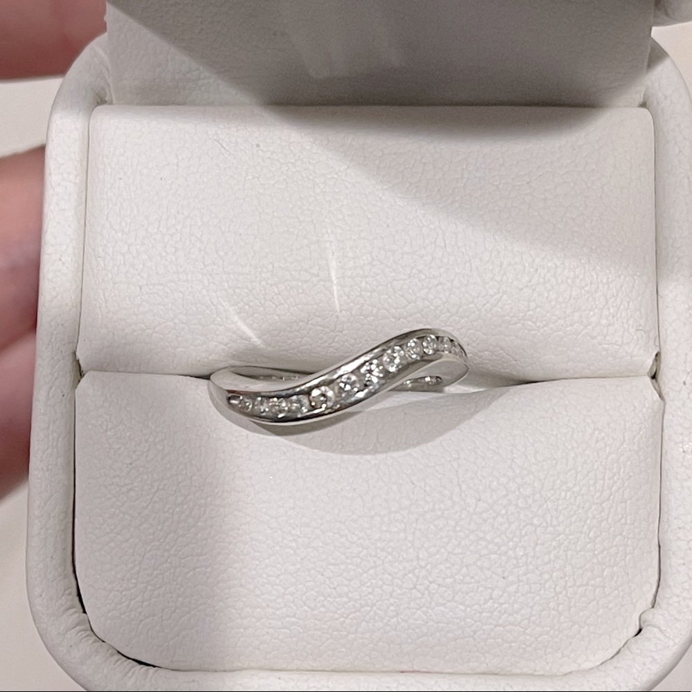 Na Hoku Swirl Diamond Band